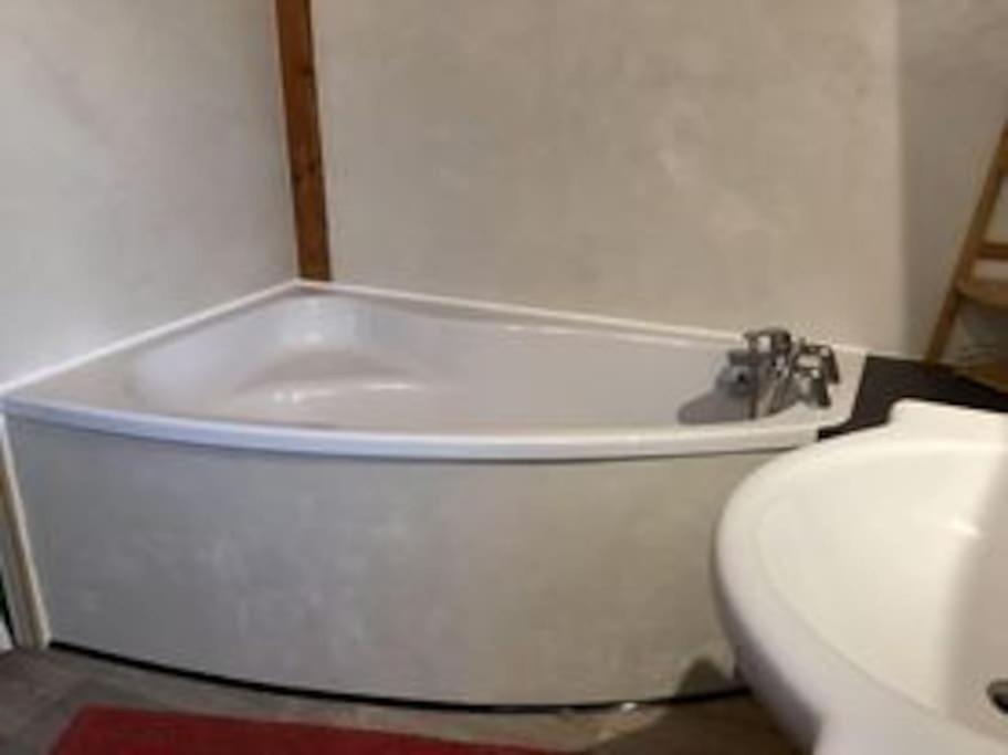 Le Gite De La Fontaine Chiddes Exteriör bild